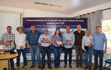 Novilhas da 8ª Prova de Produção de Leite a Pasto no CTZL são premiadas