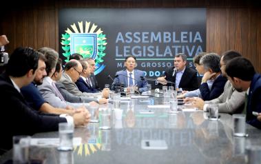 Nova arquitetura e conceito: Governo apresenta aos deputados expansão da infra e desafios da saúde em MS